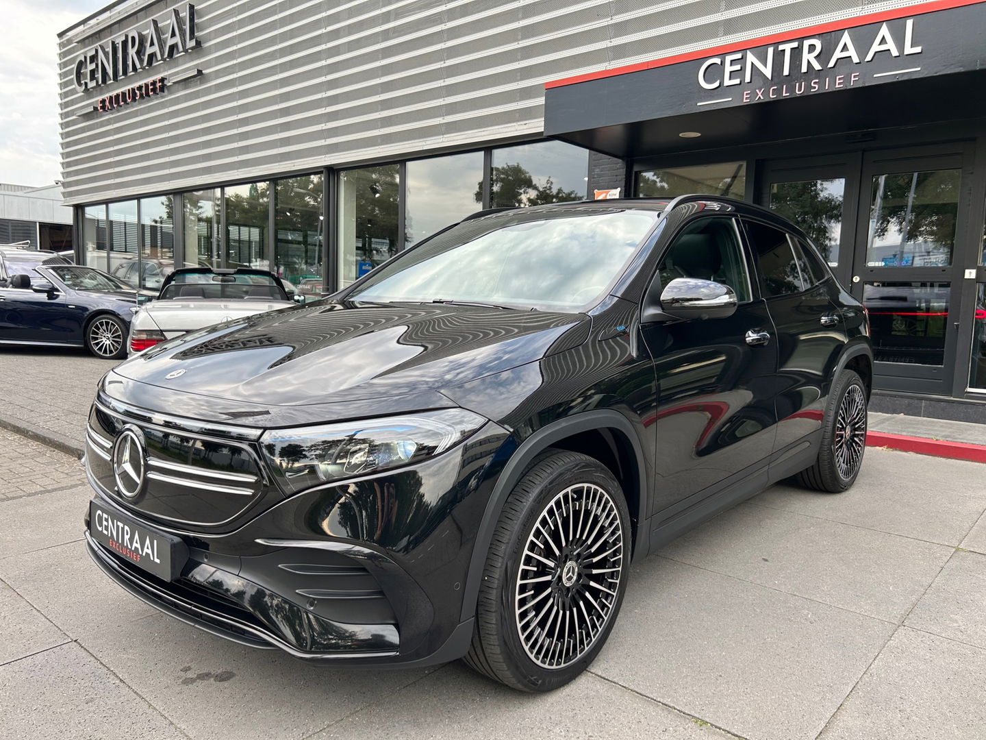 Mercedes-Benz EQA 300 4MATIC AMG 67 kWh|Pano|Memory|Head-Up|360Camera|Keyless|Ambient Light|NL-Auto|228PK
