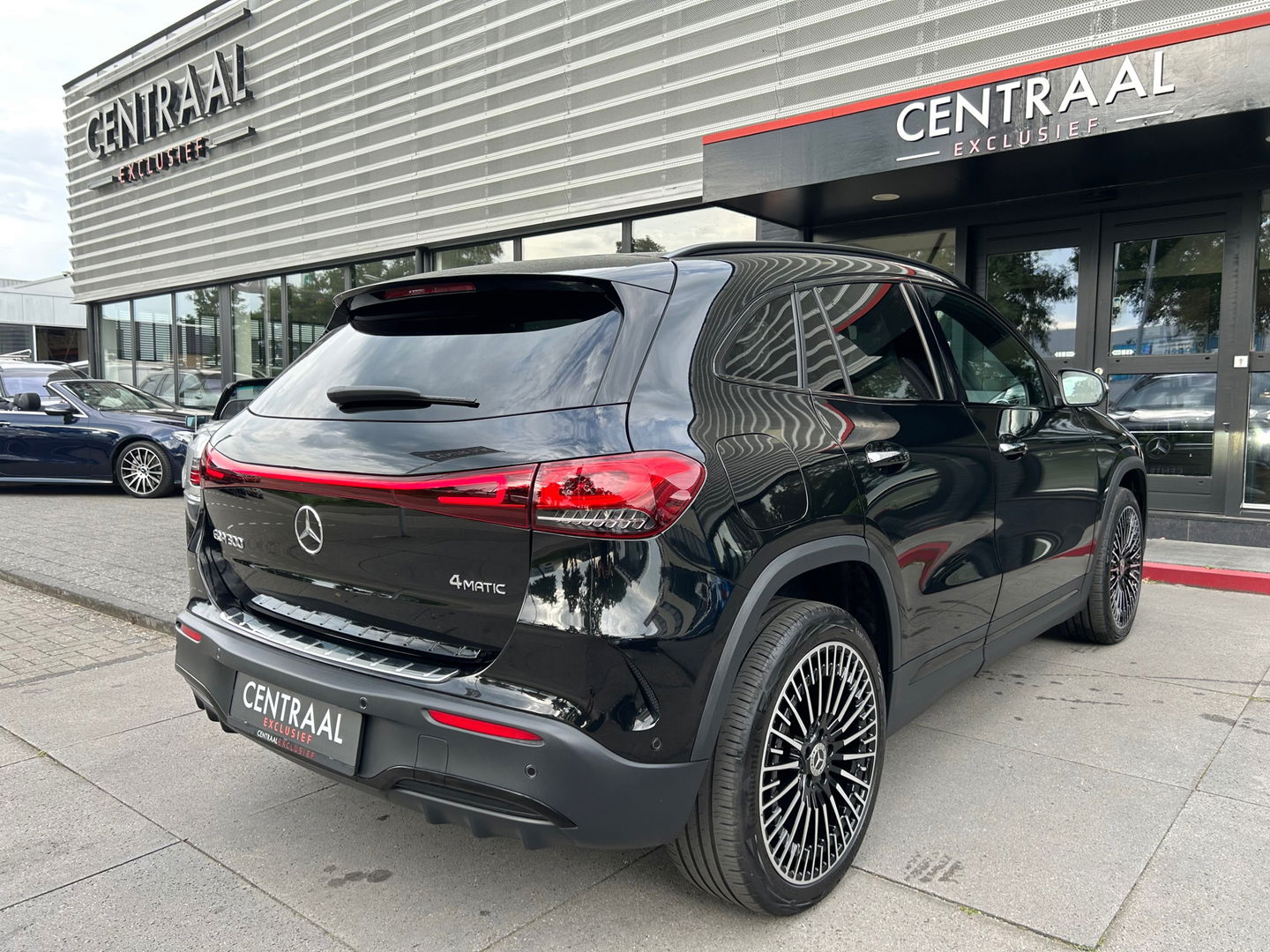Mercedes-Benz EQA 300 4MATIC AMG 67 kWh|Pano|Memory|Head-Up|360Camera|Keyless|Ambient Light|NL-Auto|228PK