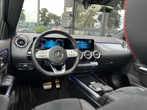 Mercedes-Benz EQA 300 4MATIC AMG 67 kWh|Pano|Memory|Head-Up|360Camera|Keyless|Ambient Light|NL-Auto|228PK