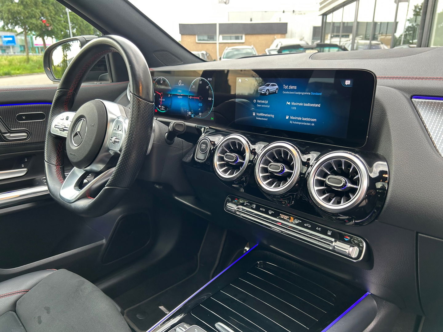 Mercedes-Benz EQA 300 4MATIC AMG 67 kWh|Pano|Memory|Head-Up|360Camera|Keyless|Ambient Light|NL-Auto|228PK