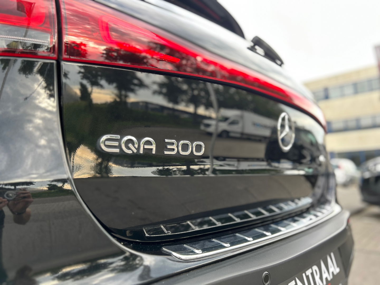 Mercedes-Benz EQA 300 4MATIC AMG 67 kWh|Pano|Memory|Head-Up|360Camera|Keyless|Ambient Light|NL-Auto|228PK