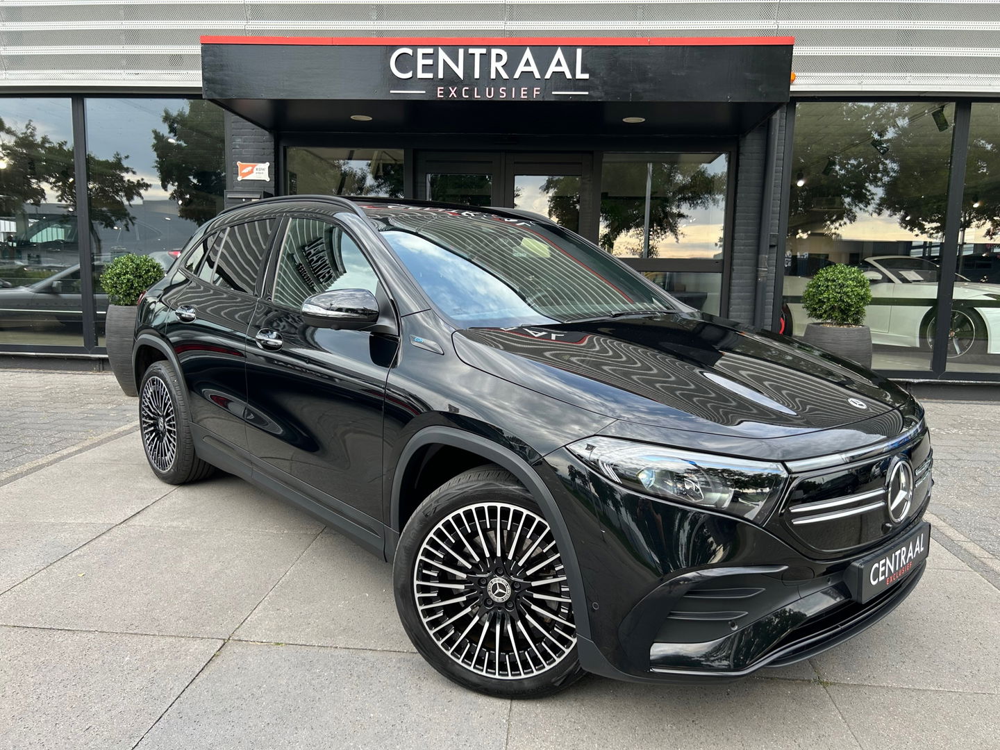Mercedes-Benz EQA 300 4MATIC AMG 67 kWh|Pano|Memory|Head-Up|360Camera|Keyless|Ambient Light|NL-Auto|228PK