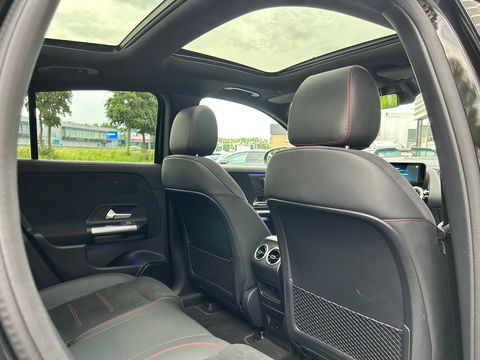 Mercedes-Benz EQA 300 4MATIC AMG 67 kWh|Pano|Memory|Head-Up|360Camera|Keyless|Ambient Light|NL-Auto|228PK