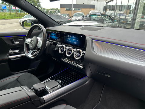 Mercedes-Benz EQA 300 4MATIC AMG 67 kWh|Pano|Memory|Head-Up|360Camera|Keyless|Ambient Light|NL-Auto|228PK