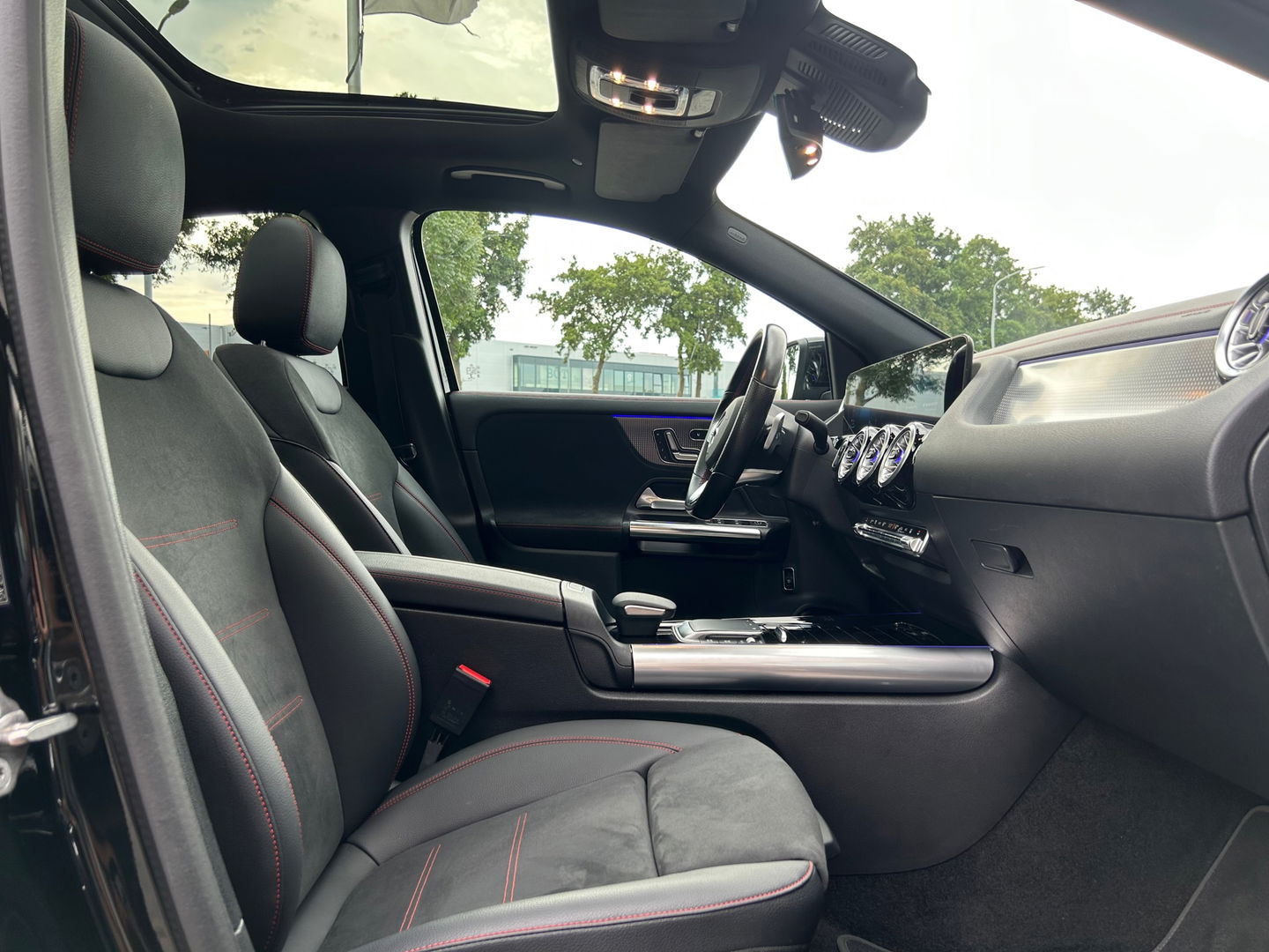 Mercedes-Benz EQA 300 4MATIC AMG 67 kWh|Pano|Memory|Head-Up|360Camera|Keyless|Ambient Light|NL-Auto|228PK