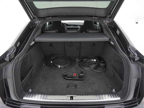 Audi e-tron Sportback 55 Quattro S-Line-edition 95 kWh [ 3-Fase ] (INCL-BTW) *DESIGN-LEATHER | FULL-LED | ADAPT.CRUISE | BANG&OLUFSEN-AUDIO | TOP-VIEW | MEMORY-PACK | BLIND-SPOT | KEYLESS | AMBIENT-LIGHT | AIR-SUSPENSION | HEATED-SPORTSEATS | DIGI-COCKPIT |