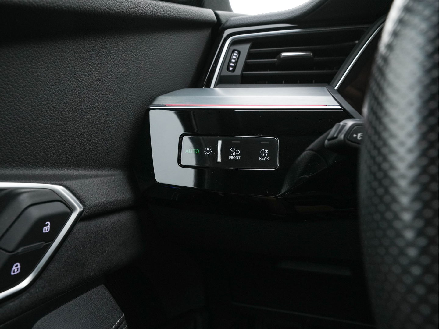 Audi e-tron Sportback 55 Quattro S-Line-edition 95 kWh [ 3-Fase ] (INCL-BTW) *DESIGN-LEATHER | FULL-LED | ADAPT.CRUISE | BANG&OLUFSEN-AUDIO | TOP-VIEW | MEMORY-PACK | BLIND-SPOT | KEYLESS | AMBIENT-LIGHT | AIR-SUSPENSION | HEATED-SPORTSEATS | DIGI-COCKPIT |