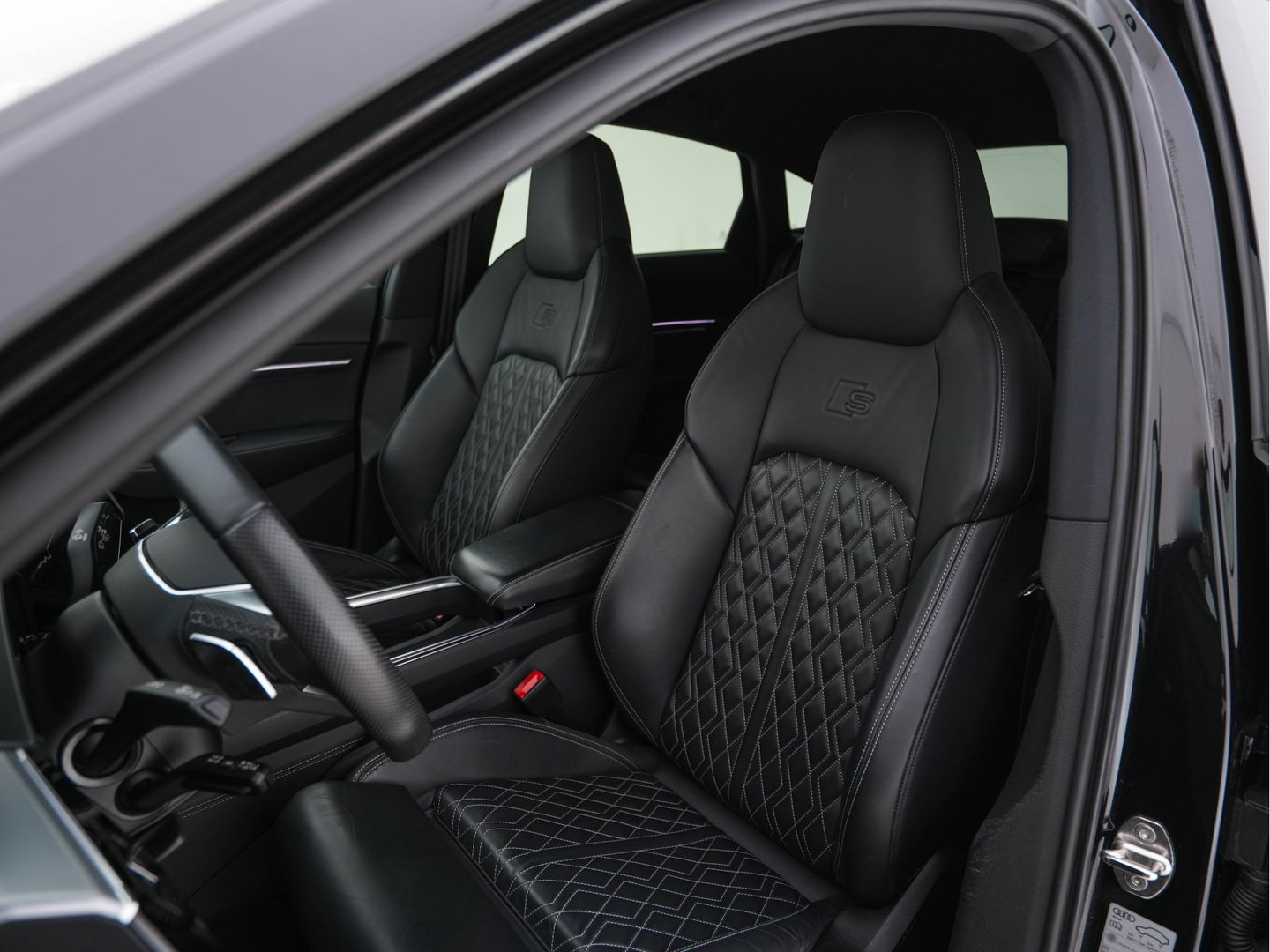 Audi e-tron Sportback 55 Quattro S-Line-edition 95 kWh [ 3-Fase ] (INCL-BTW) *DESIGN-LEATHER | FULL-LED | ADAPT.CRUISE | BANG&OLUFSEN-AUDIO | TOP-VIEW | MEMORY-PACK | BLIND-SPOT | KEYLESS | AMBIENT-LIGHT | AIR-SUSPENSION | HEATED-SPORTSEATS | DIGI-COCKPIT |