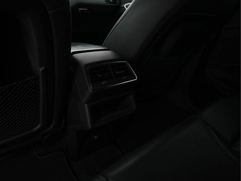 Audi e-tron Sportback 55 Quattro S-Line-edition 95 kWh [ 3-Fase ] (INCL-BTW) *DESIGN-LEATHER | FULL-LED | ADAPT.CRUISE | BANG&OLUFSEN-AUDIO | TOP-VIEW | MEMORY-PACK | BLIND-SPOT | KEYLESS | AMBIENT-LIGHT | AIR-SUSPENSION | HEATED-SPORTSEATS | DIGI-COCKPIT |