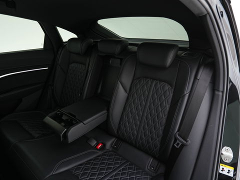 Audi e-tron Sportback 55 Quattro S-Line-edition 95 kWh [ 3-Fase ] (INCL-BTW) *DESIGN-LEATHER | FULL-LED | ADAPT.CRUISE | BANG&OLUFSEN-AUDIO | TOP-VIEW | MEMORY-PACK | BLIND-SPOT | KEYLESS | AMBIENT-LIGHT | AIR-SUSPENSION | HEATED-SPORTSEATS | DIGI-COCKPIT |