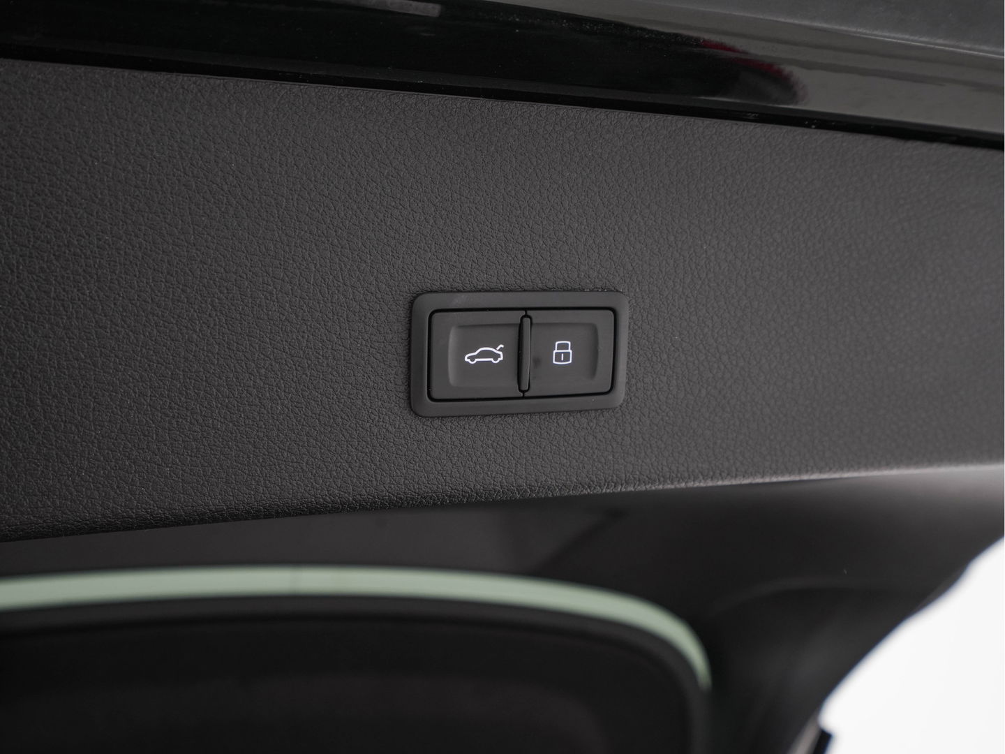 Audi e-tron Sportback 55 Quattro S-Line-edition 95 kWh [ 3-Fase ] (INCL-BTW) *DESIGN-LEATHER | FULL-LED | ADAPT.CRUISE | BANG&OLUFSEN-AUDIO | TOP-VIEW | MEMORY-PACK | BLIND-SPOT | KEYLESS | AMBIENT-LIGHT | AIR-SUSPENSION | HEATED-SPORTSEATS | DIGI-COCKPIT |