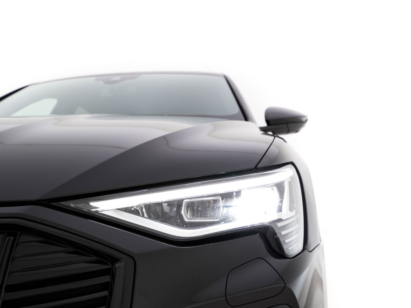Audi e-tron Sportback 55 Quattro S-Line-edition 95 kWh [ 3-Fase ] (INCL-BTW) *DESIGN-LEATHER | FULL-LED | ADAPT.CRUISE | BANG&OLUFSEN-AUDIO | TOP-VIEW | MEMORY-PACK | BLIND-SPOT | KEYLESS | AMBIENT-LIGHT | AIR-SUSPENSION | HEATED-SPORTSEATS | DIGI-COCKPIT |