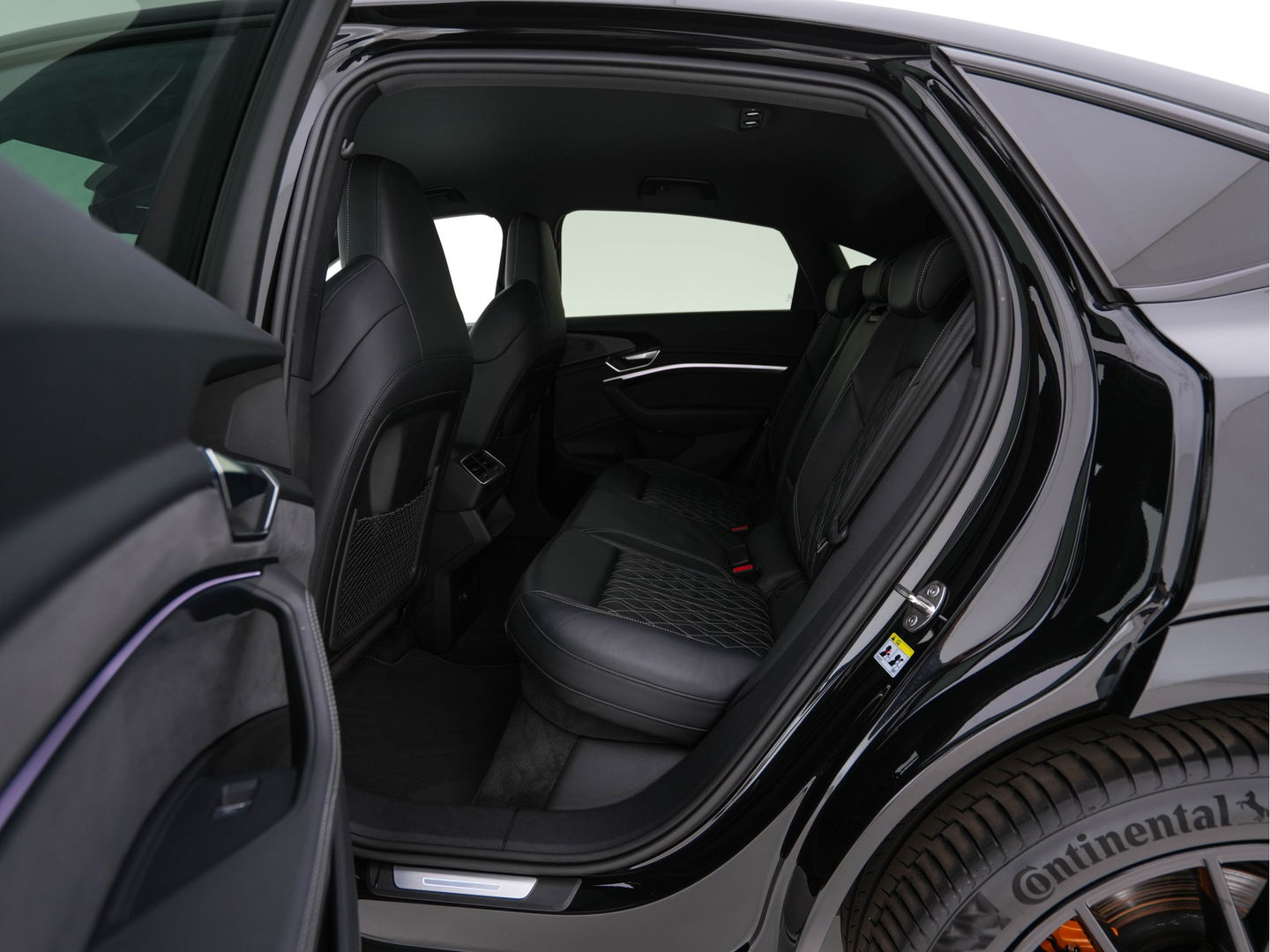 Audi e-tron Sportback 55 Quattro S-Line-edition 95 kWh [ 3-Fase ] (INCL-BTW) *DESIGN-LEATHER | FULL-LED | ADAPT.CRUISE | BANG&OLUFSEN-AUDIO | TOP-VIEW | MEMORY-PACK | BLIND-SPOT | KEYLESS | AMBIENT-LIGHT | AIR-SUSPENSION | HEATED-SPORTSEATS | DIGI-COCKPIT |