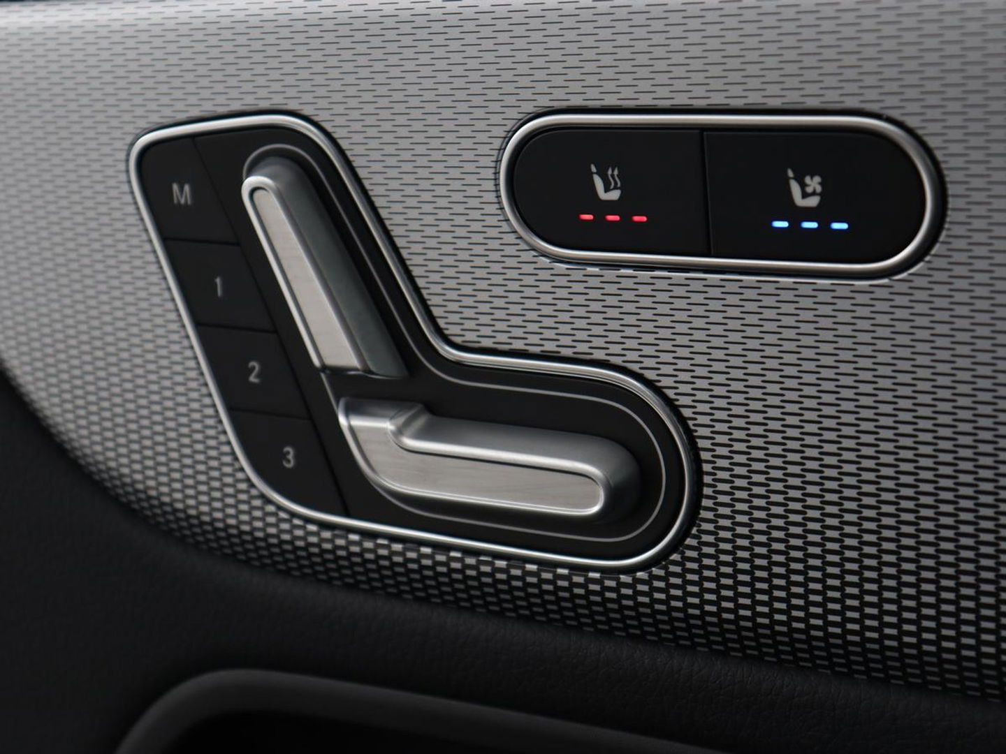 Mercedes-Benz B-Klasse 250e Style | Stoelventilatie | Panoramadak | Massage | Leder | Trekhaak | Carplay | Adaptive cruise | Stuurverwarming | Widescreen | Park Assist | Camera | Navigatie | Memory | PHEV | Plug In