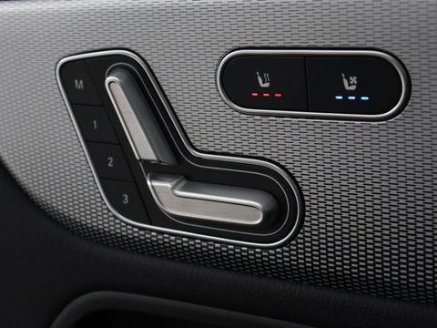 Mercedes-Benz B-Klasse 250e Style | Stoelventilatie | Panoramadak | Massage | Leder | Trekhaak | Carplay | Adaptive cruise | Stuurverwarming | Widescreen | Park Assist | Camera | Navigatie | Memory | PHEV | Plug In