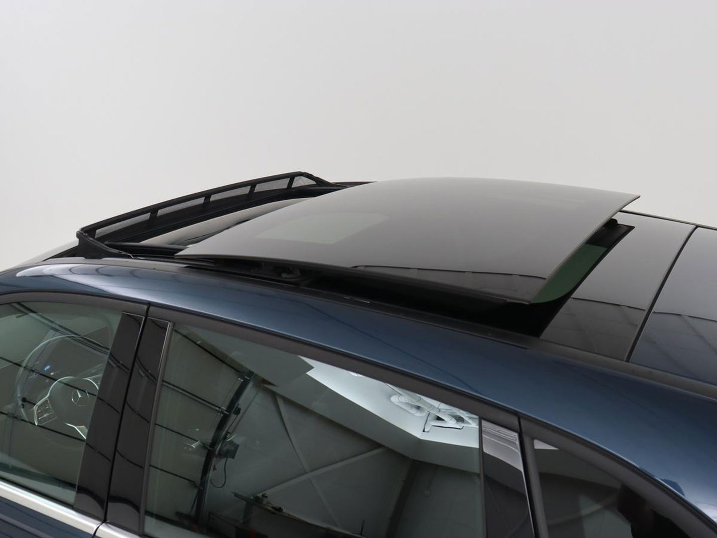 Mercedes-Benz B-Klasse 250e Style | Stoelventilatie | Panoramadak | Massage | Leder | Trekhaak | Carplay | Adaptive cruise | Stuurverwarming | Widescreen | Park Assist | Camera | Navigatie | Memory | PHEV | Plug In