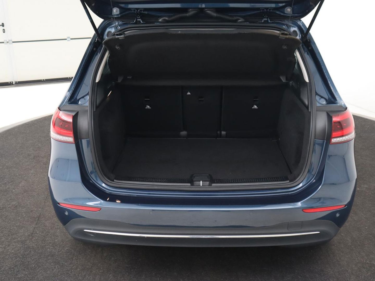 Mercedes-Benz B-Klasse 250e Style | Stoelventilatie | Panoramadak | Massage | Leder | Trekhaak | Carplay | Adaptive cruise | Stuurverwarming | Widescreen | Park Assist | Camera | Navigatie | Memory | PHEV | Plug In