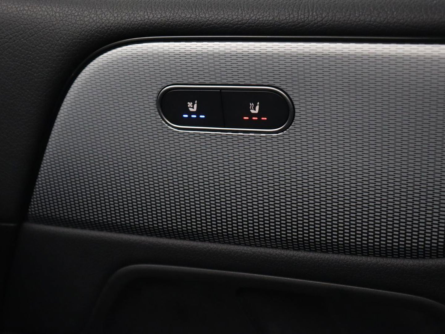 Mercedes-Benz B-Klasse 250e Style | Stoelventilatie | Panoramadak | Massage | Leder | Trekhaak | Carplay | Adaptive cruise | Stuurverwarming | Widescreen | Park Assist | Camera | Navigatie | Memory | PHEV | Plug In