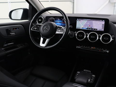 Mercedes-Benz B-Klasse 250e Style | Stoelventilatie | Panoramadak | Massage | Leder | Trekhaak | Carplay | Adaptive cruise | Stuurverwarming | Widescreen | Park Assist | Camera | Navigatie | Memory | PHEV | Plug In