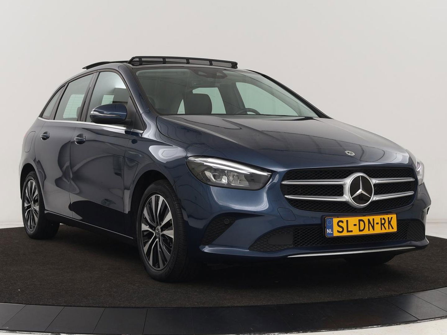 Mercedes-Benz B-Klasse 250e Style | Stoelventilatie | Panoramadak | Massage | Leder | Trekhaak | Carplay | Adaptive cruise | Stuurverwarming | Widescreen | Park Assist | Camera | Navigatie | Memory | PHEV | Plug In