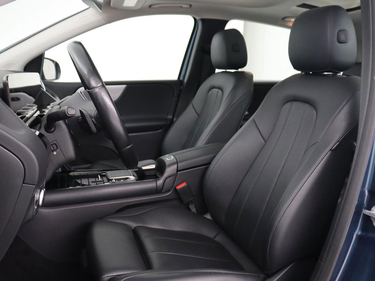 Mercedes-Benz B-Klasse 250e Style | Stoelventilatie | Panoramadak | Massage | Leder | Trekhaak | Carplay | Adaptive cruise | Stuurverwarming | Widescreen | Park Assist | Camera | Navigatie | Memory | PHEV | Plug In