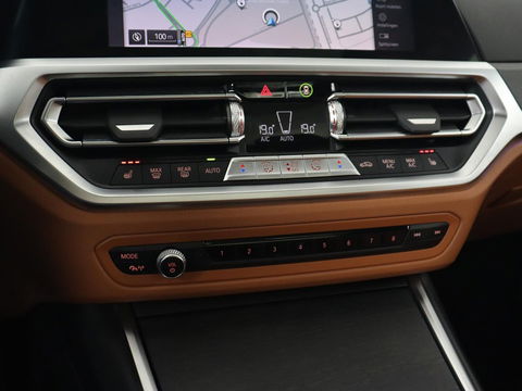 BMW 3-serie 320e Advantage | Panoramadak | Adaptive cruise | LaserLight | Leder | Sportstoelen | Stoelverwarming | Camera | Carplay | Live Cockpit | Sfeerverlichting | Navigatie | Keyless | PHEV | Plug In