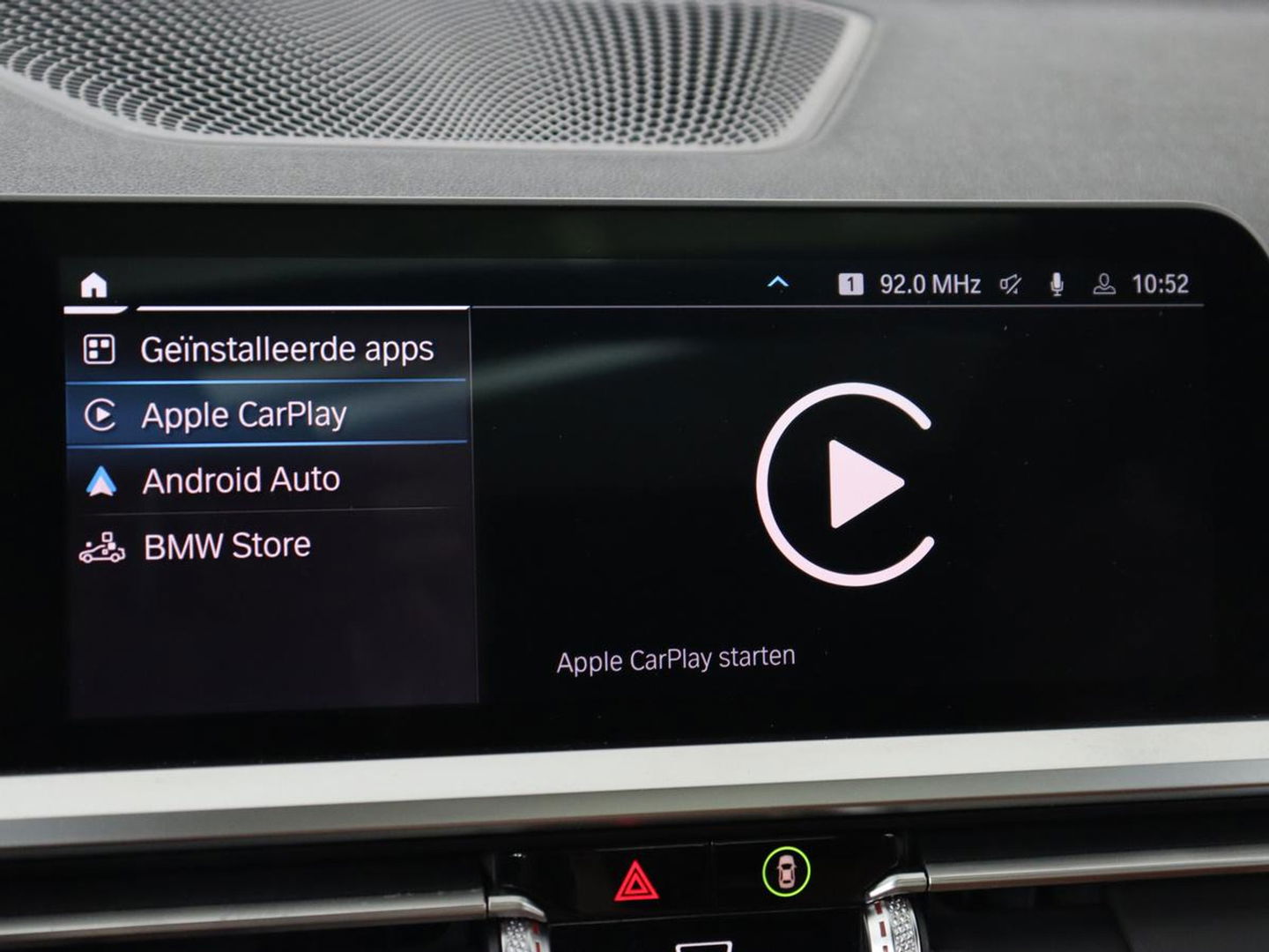BMW 3-serie 320e Advantage | Panoramadak | Adaptive cruise | LaserLight | Leder | Sportstoelen | Stoelverwarming | Camera | Carplay | Live Cockpit | Sfeerverlichting | Navigatie | Keyless | PHEV | Plug In