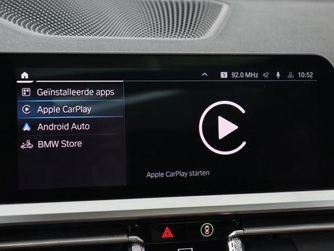 BMW 3-serie 320e Advantage | Panoramadak | Adaptive cruise | LaserLight | Leder | Sportstoelen | Stoelverwarming | Camera | Carplay | Live Cockpit | Sfeerverlichting | Navigatie | Keyless | PHEV | Plug In