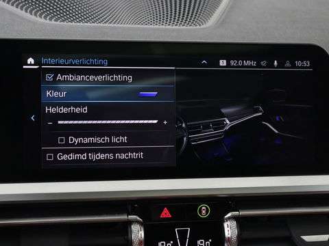 BMW 3-serie 320e Advantage | Panoramadak | Adaptive cruise | LaserLight | Leder | Sportstoelen | Stoelverwarming | Camera | Carplay | Live Cockpit | Sfeerverlichting | Navigatie | Keyless | PHEV | Plug In