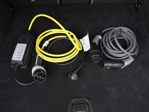 BMW 3-serie 320e Advantage | Panoramadak | Adaptive cruise | LaserLight | Leder | Sportstoelen | Stoelverwarming | Camera | Carplay | Live Cockpit | Sfeerverlichting | Navigatie | Keyless | PHEV | Plug In