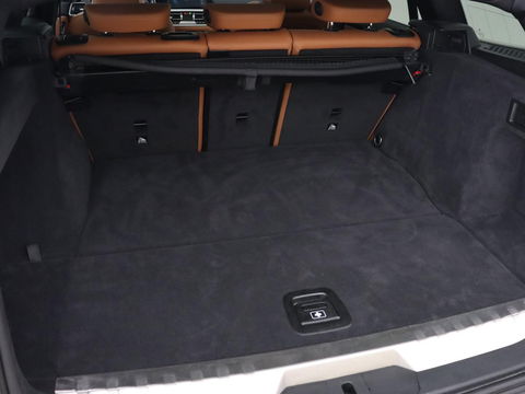 BMW 3-serie 320e Advantage | Panoramadak | Adaptive cruise | LaserLight | Leder | Sportstoelen | Stoelverwarming | Camera | Carplay | Live Cockpit | Sfeerverlichting | Navigatie | Keyless | PHEV | Plug In