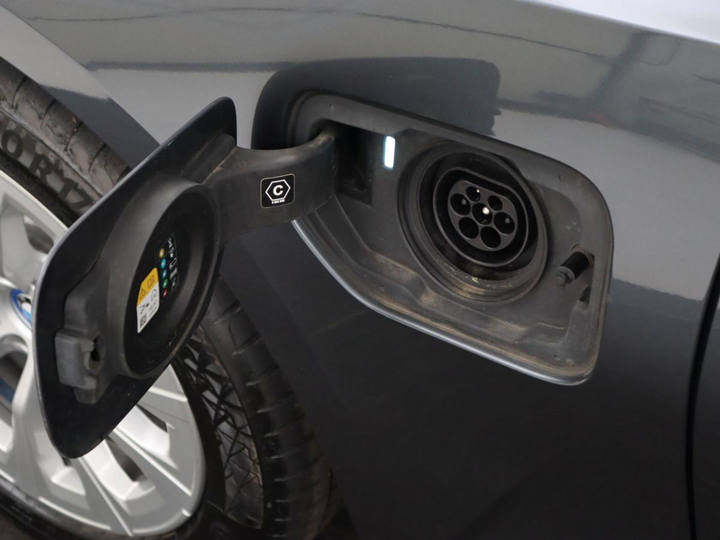 BMW 3-serie 320e Advantage | Panoramadak | Adaptive cruise | LaserLight | Leder | Sportstoelen | Stoelverwarming | Camera | Carplay | Live Cockpit | Sfeerverlichting | Navigatie | Keyless | PHEV | Plug In