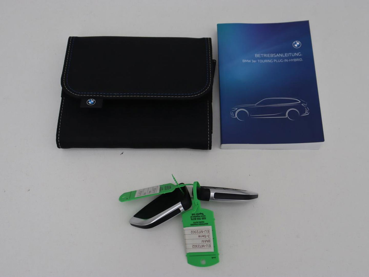 BMW 3-serie 320e Advantage | Panoramadak | Adaptive cruise | LaserLight | Leder | Sportstoelen | Stoelverwarming | Camera | Carplay | Live Cockpit | Sfeerverlichting | Navigatie | Keyless | PHEV | Plug In