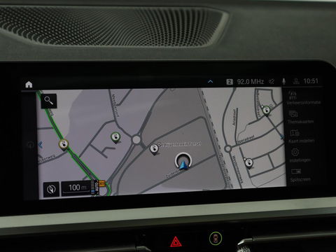 BMW 3-serie 320e Advantage | Panoramadak | Adaptive cruise | LaserLight | Leder | Sportstoelen | Stoelverwarming | Camera | Carplay | Live Cockpit | Sfeerverlichting | Navigatie | Keyless | PHEV | Plug In