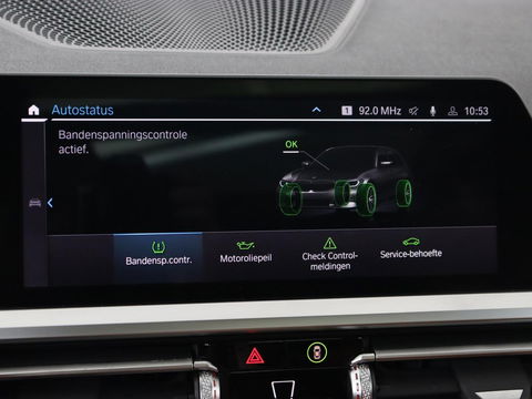 BMW 3-serie 320e Advantage | Panoramadak | Adaptive cruise | LaserLight | Leder | Sportstoelen | Stoelverwarming | Camera | Carplay | Live Cockpit | Sfeerverlichting | Navigatie | Keyless | PHEV | Plug In