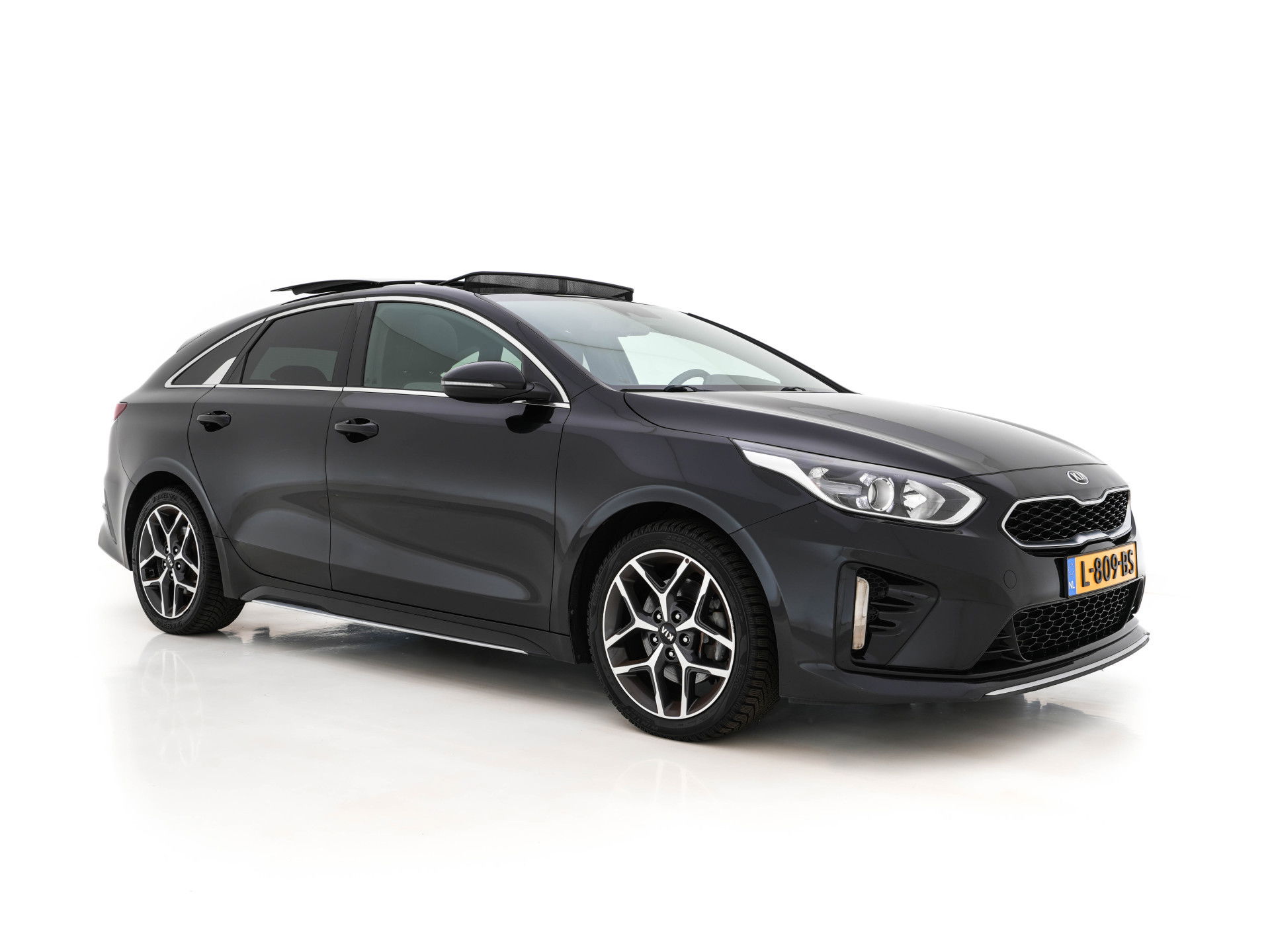 Kia ProCeed 1.5 T-GDi MHEV GT-Line Edition (INCL-BTW) Aut. *PANO | SPORT-SEATS | NAVI-FULLMAP | CAMERA | MICROFIBRE | ECC | SHIFT-PADDLES | PRIVACY-GLASS | LANE-ASSIST | TOWBAR | CARPLAY | PDC | CRUISE | 17''ALU*