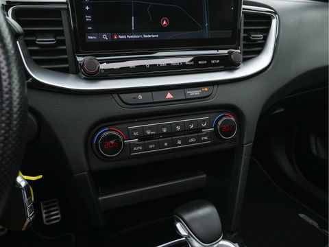 Kia ProCeed 1.5 T-GDi MHEV GT-Line Edition (INCL-BTW) Aut. *PANO | SPORT-SEATS | NAVI-FULLMAP | CAMERA | MICROFIBRE | ECC | SHIFT-PADDLES | PRIVACY-GLASS | LANE-ASSIST | TOWBAR | CARPLAY | PDC | CRUISE | 17''ALU*