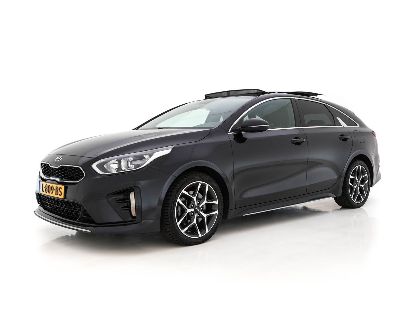 Kia ProCeed 1.5 T-GDi MHEV GT-Line Edition (INCL-BTW) Aut. *PANO | SPORT-SEATS | NAVI-FULLMAP | CAMERA | MICROFIBRE | ECC | SHIFT-PADDLES | PRIVACY-GLASS | LANE-ASSIST | TOWBAR | CARPLAY | PDC | CRUISE | 17''ALU*