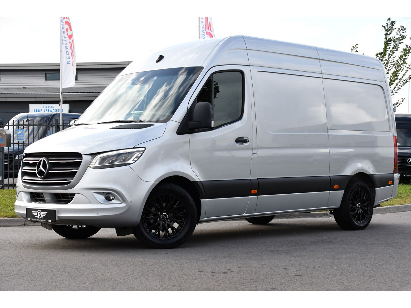 Mercedes-Benz Sprinter 319 V6 3.0 CDI L2H2 PB Edition Marge! 360 Camera, Cruise, Carplay, 3500kg Trekhaak, 10,5'' Mbux, LED, Stoelverwarming, 360 Sensoren, Uniek!