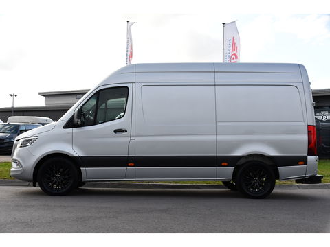 Mercedes-Benz Sprinter 319 V6 3.0 CDI L2H2 PB Edition Marge! 360 Camera, Cruise, Carplay, 3500kg Trekhaak, 10,5'' Mbux, LED, Stoelverwarming, 360 Sensoren, Uniek!