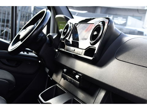 Mercedes-Benz Sprinter 319 V6 3.0 CDI L2H2 PB Edition Marge! 360 Camera, Cruise, Carplay, 3500kg Trekhaak, 10,5'' Mbux, LED, Stoelverwarming, 360 Sensoren, Uniek!