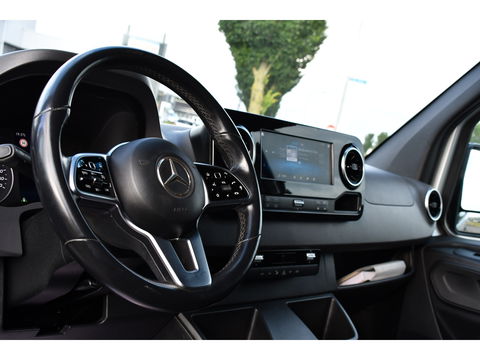 Mercedes-Benz Sprinter 319 V6 3.0 CDI L2H2 PB Edition Marge! 360 Camera, Cruise, Carplay, 3500kg Trekhaak, 10,5'' Mbux, LED, Stoelverwarming, 360 Sensoren, Uniek!