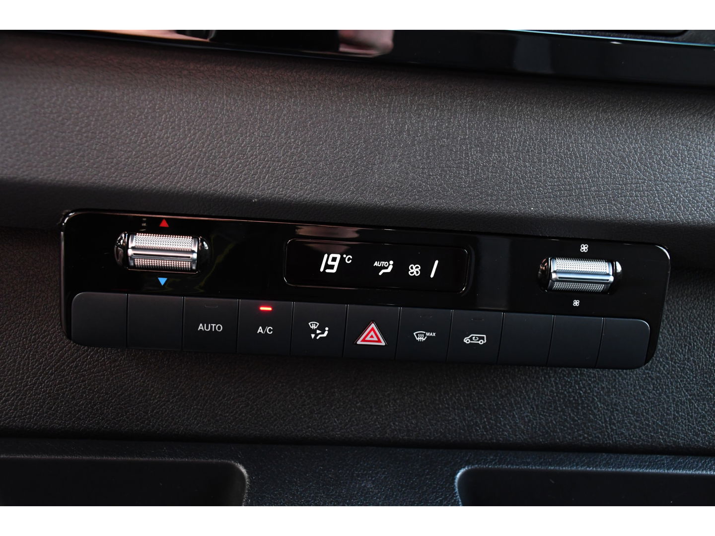 Mercedes-Benz Sprinter 319 V6 3.0 CDI L2H2 PB Edition Marge! 360 Camera, Cruise, Carplay, 3500kg Trekhaak, 10,5'' Mbux, LED, Stoelverwarming, 360 Sensoren, Uniek!