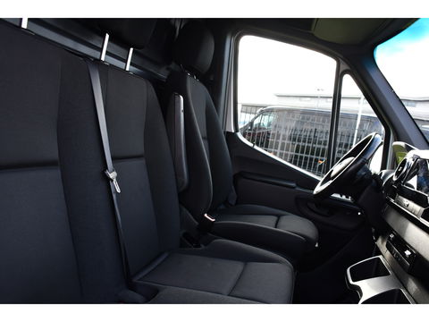Mercedes-Benz Sprinter 319 V6 3.0 CDI L2H2 PB Edition Marge! 360 Camera, Cruise, Carplay, 3500kg Trekhaak, 10,5'' Mbux, LED, Stoelverwarming, 360 Sensoren, Uniek!