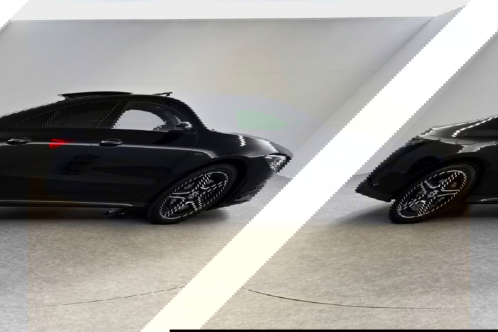 Mercedes-Benz CLA-Klasse 250 e AMG Limited 235PK Pano Sfeer Burmester Camera LED Virtual Memory Navi Clima Cruise PDC 18''LMV