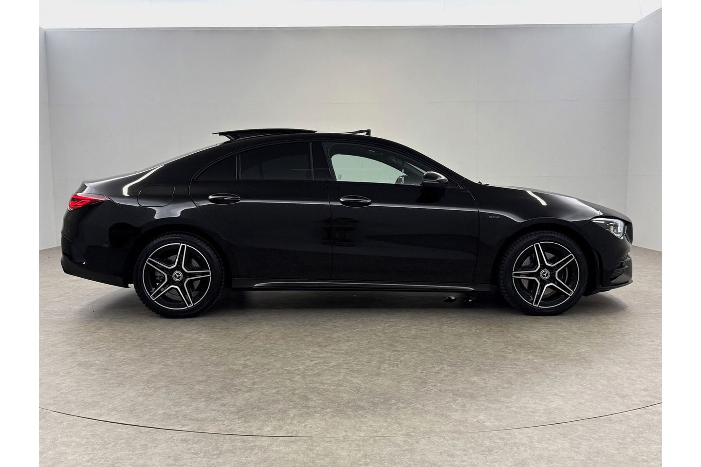 Mercedes-Benz CLA-Klasse 250 e AMG Limited 235PK Pano Sfeer Burmester Camera LED Virtual Memory Navi Clima Cruise PDC 18''LMV