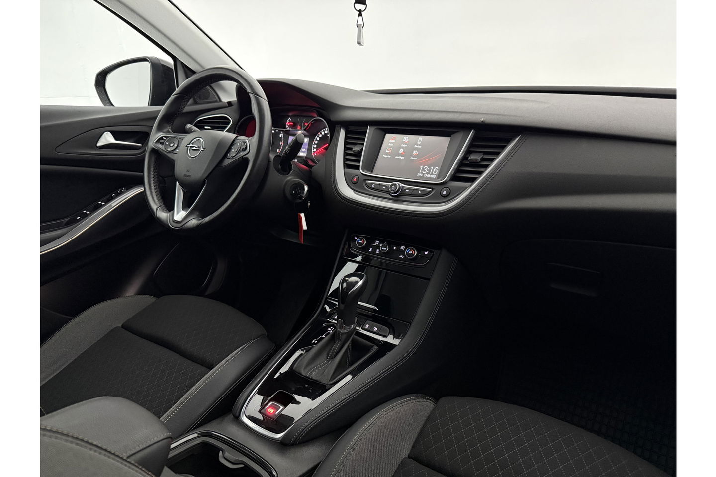 Opel Grandland X 1.2 Turbo Business Executive Clima Carplay LED Navi Cruise PDC 17"LMV Stoel/Stuurverwarming