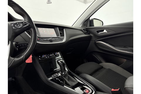 Opel Grandland X 1.2 Turbo Business Executive Clima Carplay LED Navi Cruise PDC 17"LMV Stoel/Stuurverwarming