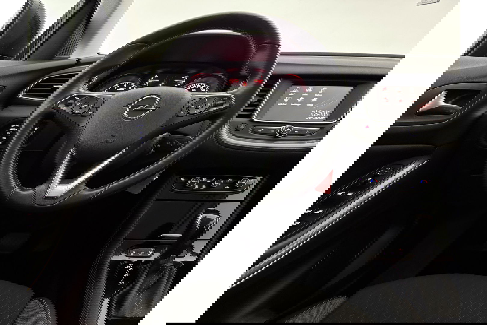 Opel Grandland X 1.2 Turbo Business Executive Clima Carplay LED Navi Cruise PDC 17"LMV Stoel/Stuurverwarming
