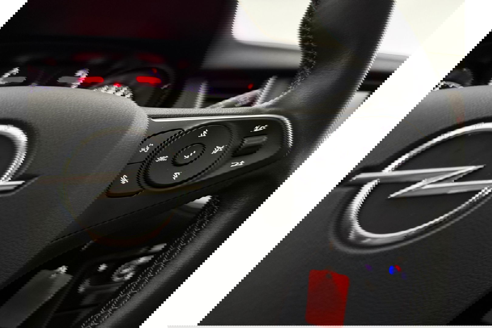 Opel Grandland X 1.2 Turbo Business Executive Clima Carplay LED Navi Cruise PDC 17"LMV Stoel/Stuurverwarming